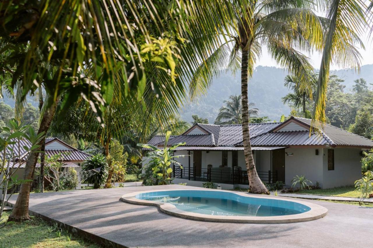 Surfer'S Village Khao Lak Exterior foto
